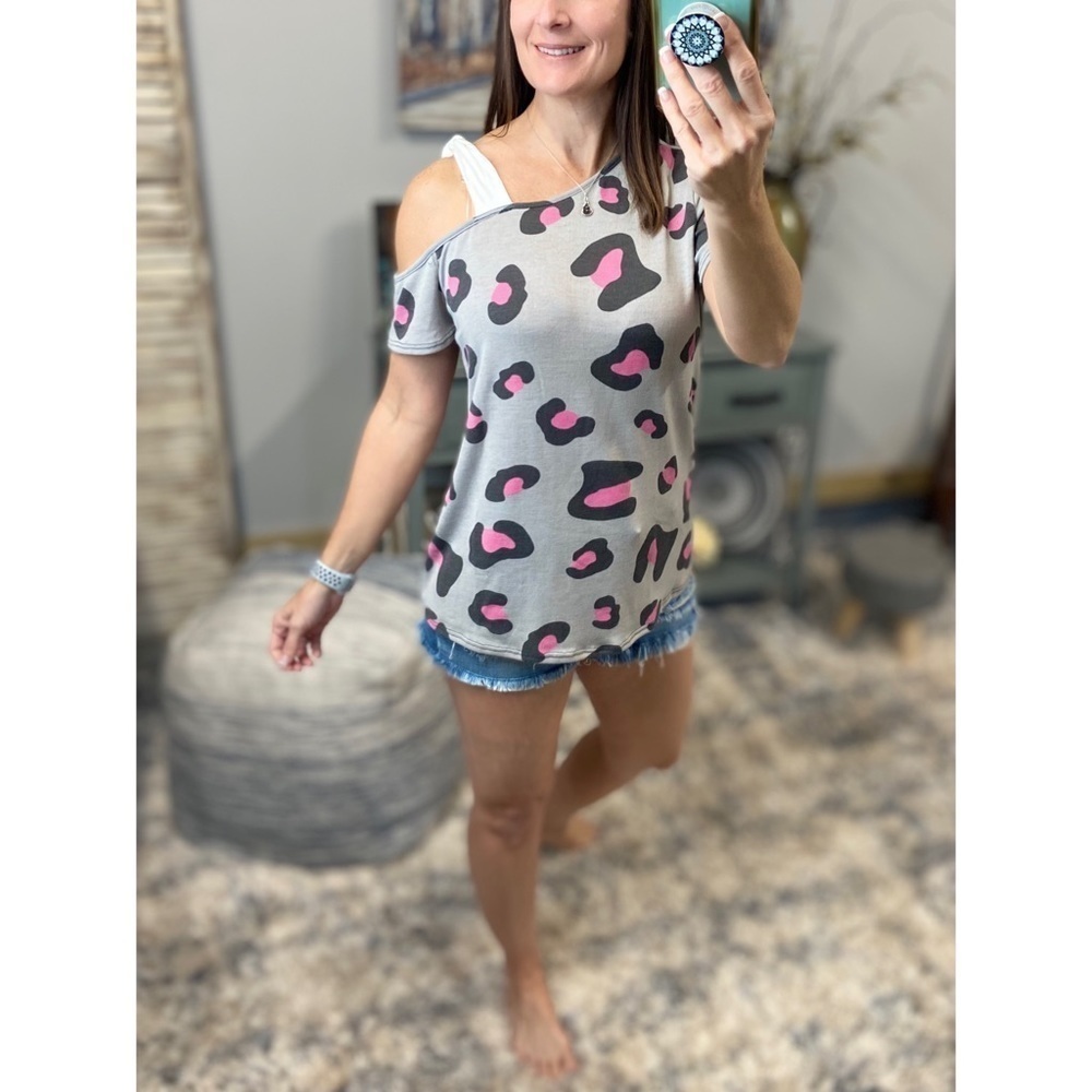 ❤️🔥Leopard Cold Shoulder Cutout Tie Shoulder Top Pink 0422 - Picture 8 of 8